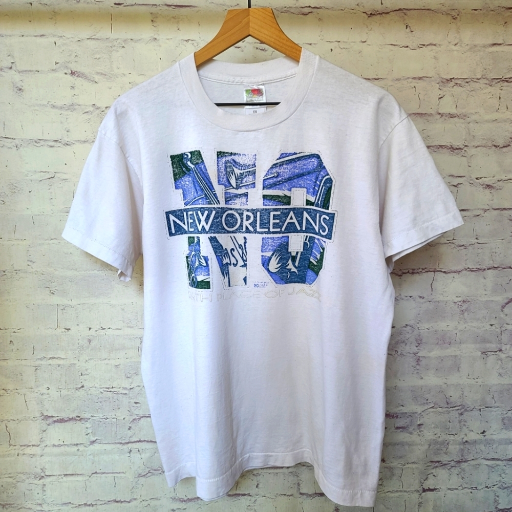 Vintage Fruit of the Loom Single Stitch New Orleans Graphic Tee Large 21.5"x27"